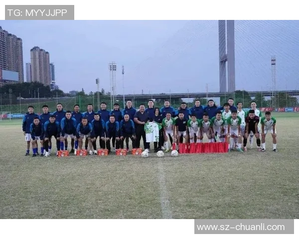 足球巨星同框合影集锦展现绿茵场上的荣耀与友谊 足球巨星同框合影集锦展现绿茵场上的荣耀与友谊