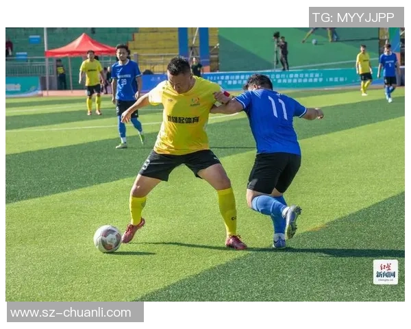 足球明星亲临校园与小朋友互动签名传递梦想与激情